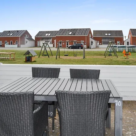 Urmas - 1km From The Sea By Interhome