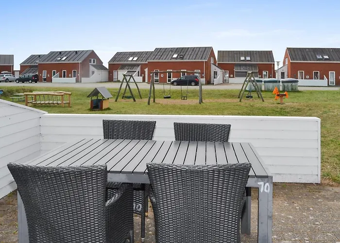 Urmas - 1km From The Sea By Interhome